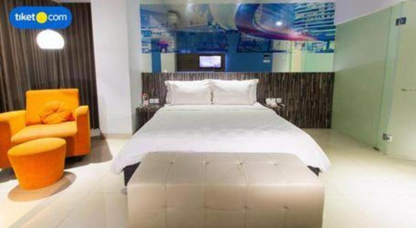 G Suites Hotel By Amithya Surabaya Exterior photo